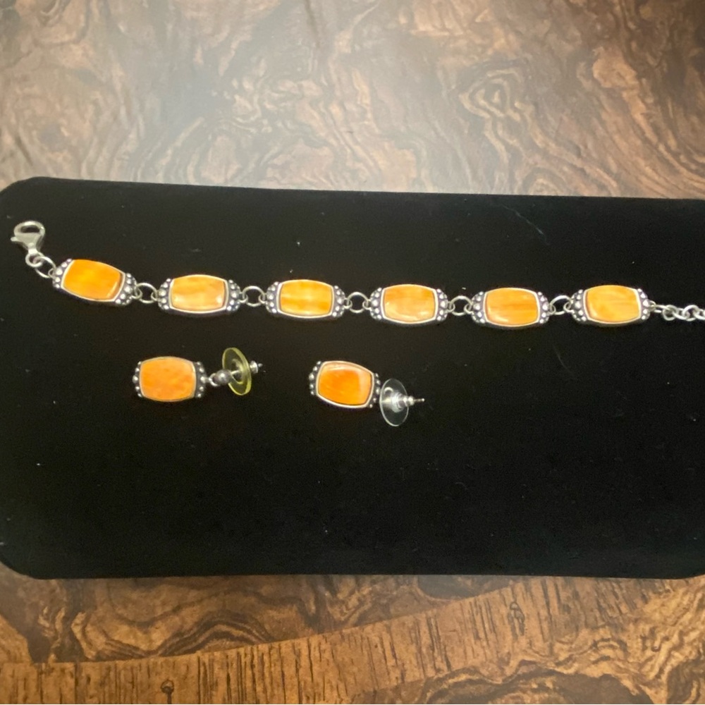 Elegant Spiney Oyster Bracelet and Earring Set